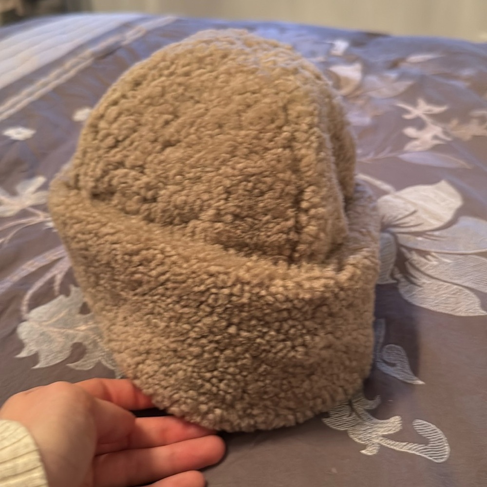 Overland sheepskin beanie